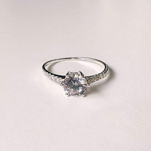 Eternal Spark Ring – A Promise in Every Glance