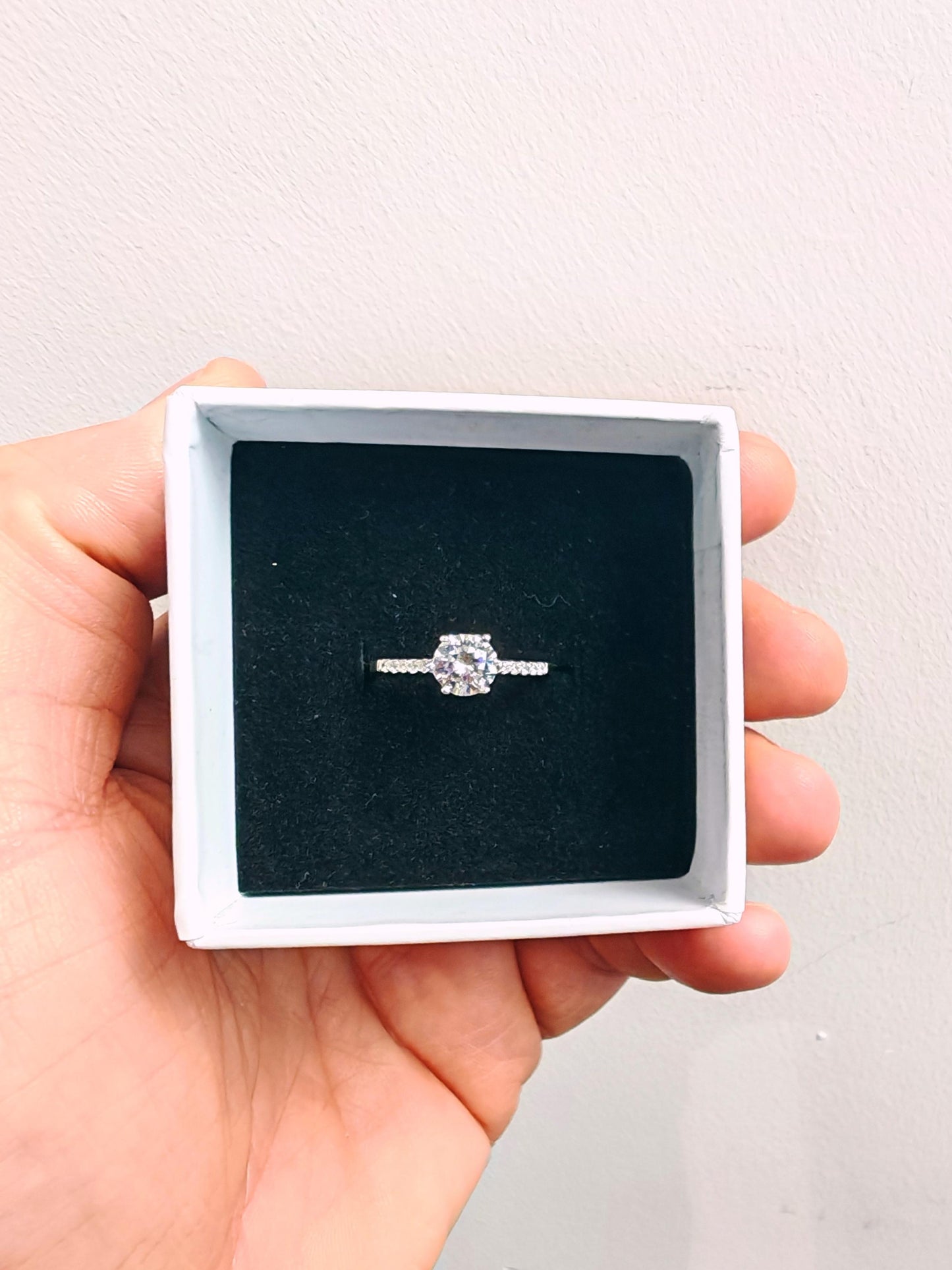 Eternal Spark Ring – A Promise in Every Glance