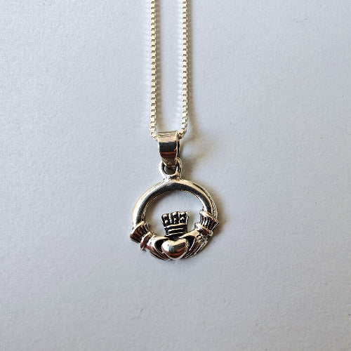 Medium Full Circle Claddagh Necklace