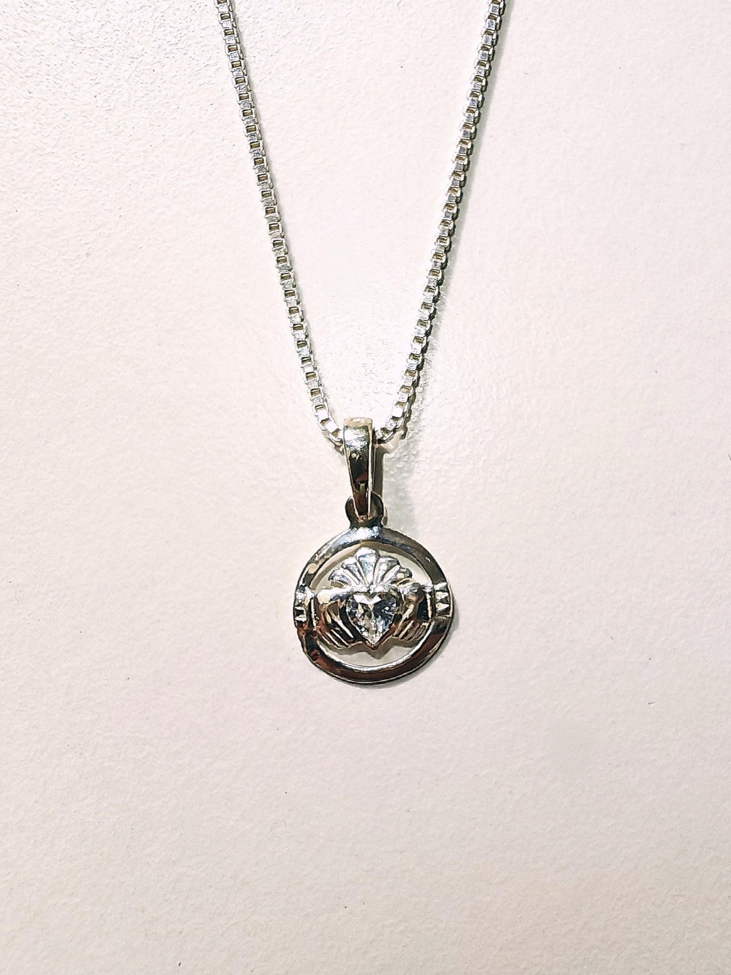 Claddagh Circle Necklace – A Timeless Irish Symbol